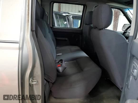 2004 Nissan Frontier XE z VIN 1N6ED29Y64C419454, wystawiony jako Copart lot #56629355 z przebiegiem 214 296 mil mil oraz Szkoda całkowita • Salvage title. Historia ofert i sprzedaży dostępna na DreamBid. Obrazek 10.