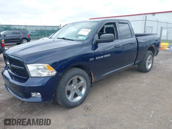 2012 Ram 1500 Express z VIN 1C6RD7FT0CS345213, wystawiony jako IAAI lot #42149548 z przebiegiem 155 464 mil mil oraz . Historia ofert i sprzedaży dostępna na DreamBid. Obrazek 2.