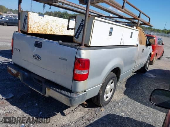 2005 Ford F-150 XL с VIN 1FTRF12245NC08743, выставлен на аукционе IAAI как лот 43335889 с пробегом 276 183 миль миль и . История ставок и продаж доступна на DreamBid. Изображение 4.