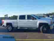2017 Chevrolet Silverado 2500HD LT z VIN 1GC1KVEG8HF128707, wystawiony jako IAAI lot #41795885 z przebiegiem 192 048 mil mil oraz . Historia ofert i sprzedaży dostępna na DreamBid. Obrazek 13.