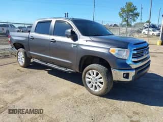 2017 Toyota Tundra SR5 z VIN 5TFDW5F17HX657488, wystawiony jako IAAI lot #41797915 z przebiegiem 154 127 mil mil oraz . Historia ofert i sprzedaży dostępna na DreamBid. Obrazek 1.