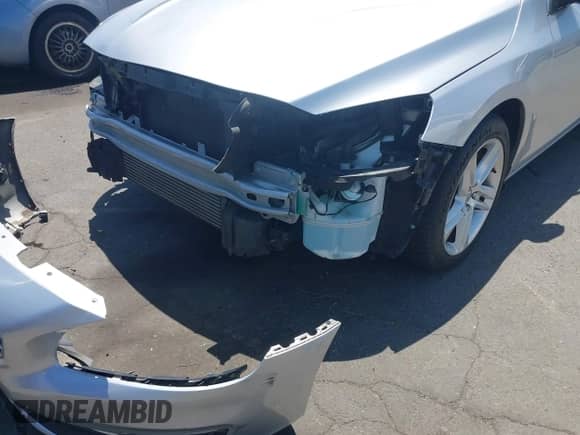 2015 Volvo S60 T5 Drive-E Premier with VIN YV126MFB8F2316406, listed as a IAAI auction lot 42517670 with 80,027 mi miles and . Bid and sale history available at DreamBid. Image 19.
