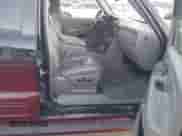2005 Chevrolet Silverado 1500 LS z VIN 2GCEC13T751334286, wystawiony jako IAAI lot #41183917 z przebiegiem 229 192 mil mil oraz . Historia ofert i sprzedaży dostępna na DreamBid. Obrazek 5.