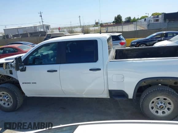 2020 Chevrolet Silverado 2500HD Work Truck z VIN 1GC1YLEY7LF237809, wystawiony jako IAAI lot #42468327 z przebiegiem 117 826 mil mil oraz . Historia ofert i sprzedaży dostępna na DreamBid. Obrazek 14.