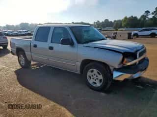 2005 Chevrolet Silverado 1500 LS z VIN 2GCEC13T051340351, wystawiony jako Copart lot #85701255 z przebiegiem 169 802 mil mil oraz Szkoda całkowita • Salvage title. Historia ofert i sprzedaży dostępna na DreamBid. Obrazek 4.