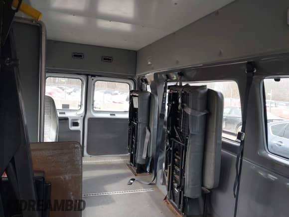 2007 Ford Econoline Cargo Commercial с VIN 1FTNS24W07DB24752, выставлен на аукционе IAAI как лот 41710324 с пробегом 239 084 миль миль и . История ставок и продаж доступна на DreamBid. Изображение 8.