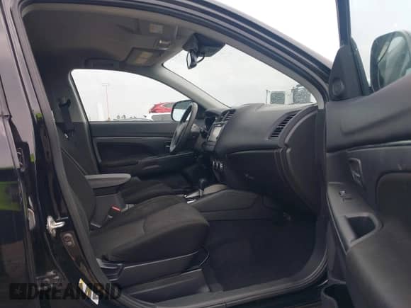 2021 Mitsubishi Outlander ES z VIN JA4APUAU7MU028461, wystawiony jako IAAI lot #42612076 z przebiegiem 56 344 mil mil oraz . Historia ofert i sprzedaży dostępna na DreamBid. Obrazek 5.