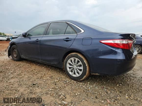 2015 Toyota Camry LE z VIN 4T1BF1FK0FU876828, wystawiony jako Copart lot #81710055 z przebiegiem 217 059 mil mil oraz Szkoda całkowita • Salvage title. Historia ofert i sprzedaży dostępna na DreamBid. Obrazek 2.