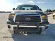 2012 Toyota Tundra z VIN 5TFRU5F15CX026419, wystawiony jako Copart lot #85980334 z przebiegiem 150 239 mil mil oraz Szkoda całkowita • Salvage title. Historia ofert i sprzedaży dostępna na DreamBid. Obrazek 5.
