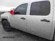 2011 Chevrolet Silverado 1500 LS z VIN 3GCPKREA4BG390355, wystawiony jako IAAI lot #42206957 z przebiegiem 153 766 mil mil oraz . Historia ofert i sprzedaży dostępna na DreamBid. Obrazek 18.