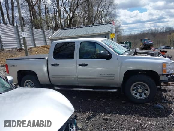 2011 Chevrolet Silverado 1500 LS z VIN 3GCPKREA3BG354169, wystawiony jako IAAI lot #42039767 z przebiegiem 158 259 mil mil oraz . Historia ofert i sprzedaży dostępna na DreamBid. Obrazek 13.