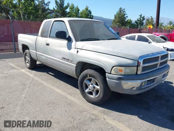 2000 Dodge 1500 with VIN 1B7HC13Z3YJ180591, listed as a IAAI auction lot 43190135 with 272,911 mi miles and . Bid and sale history available at DreamBid. Image 1.