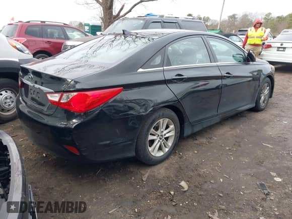 2014 Hyundai Sonata GLS z VIN 5NPEB4AC9EH836724, wystawiony jako IAAI lot #42043497 z przebiegiem 68 962 mil mil oraz . Historia ofert i sprzedaży dostępna na DreamBid. Obrazek 4.