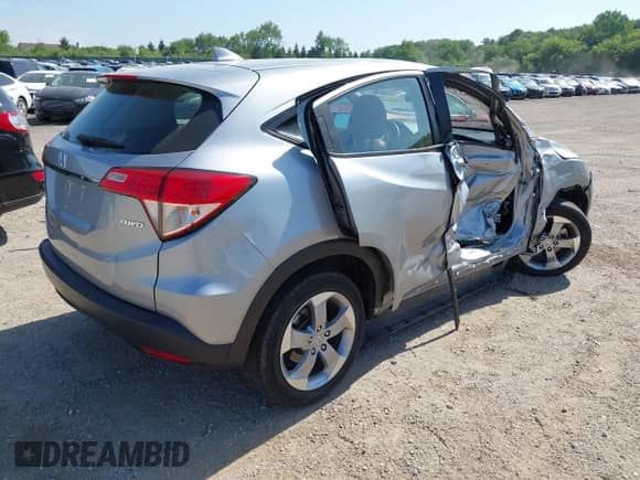 2020 Honda HR-V LX z VIN 3CZRU6H37LM738385, wystawiony jako IAAI lot #42581691 z przebiegiem 45 418 mil mil oraz . Historia ofert i sprzedaży dostępna na DreamBid. Obrazek 4.