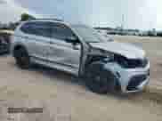 2022 Volkswagen Tiguan SE R-Line Black z VIN 3VV8B7AX8NM059661, wystawiony jako Copart lot #62700925 z przebiegiem 57 134 mil mil oraz Szkoda całkowita • Salvage title. Historia ofert i sprzedaży dostępna na DreamBid. Obrazek 4.