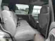 1998 Chevrolet Tahoe z VIN 1GNEK13R8WJ375497, wystawiony jako Copart lot #44629855 z przebiegiem 240 920 mil mil oraz Czysty tytuł • Clean title. Historia ofert i sprzedaży dostępna na DreamBid. Obrazek 11.