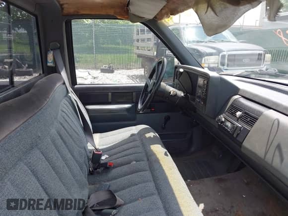 1989 Chevrolet Silverado 1500 с VIN 1GCDC14K5KE179412, выставлен на аукционе IAAI как лот 42343138 с пробегом 86 933 миль миль и . История ставок и продаж доступна на DreamBid. Изображение 8.