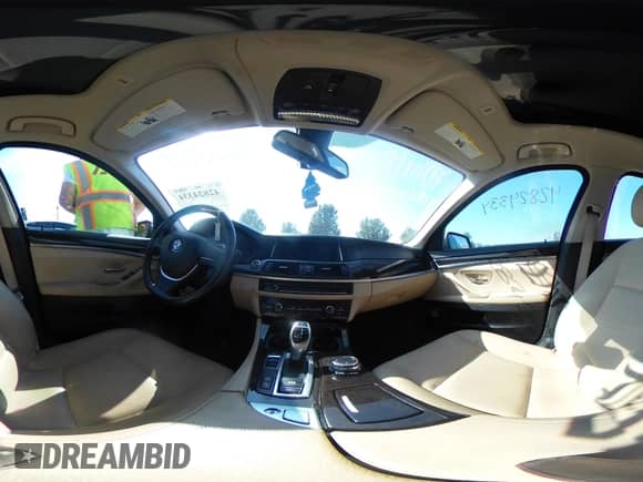 2016 BMW 5 Series 528i xDrive z VIN WBA5A7C51GG144805, wystawiony jako IAAI lot #42824334 z przebiegiem 68 297 mil mil oraz . Historia ofert i sprzedaży dostępna na DreamBid. Obrazek 18.