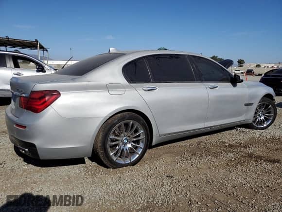 2014 BMW 7 Series ALPINA B7 xDrive with VIN WBAYF8C51ED653277, listed as a Copart auction lot 69800685 with 84,253 mi miles and Salvage title. Bid and sale history available at DreamBid. Image 3.