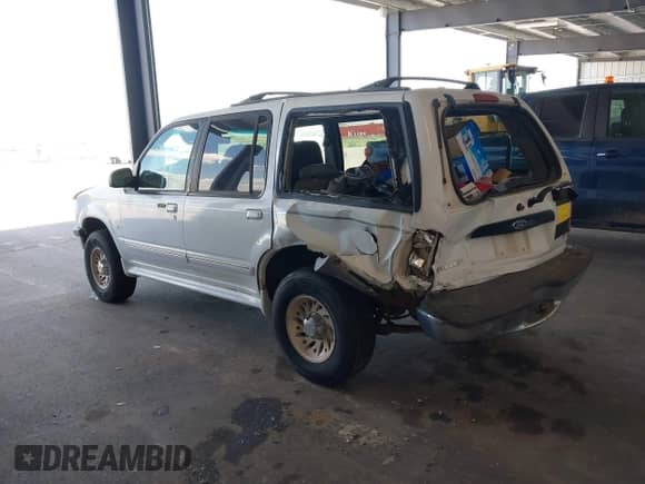 1998 Ford Explorer XLT с VIN 1FMZU35P2WZA90450, выставлен на аукционе IAAI как лот 42242629 с пробегом 179 513 миль миль и . История ставок и продаж доступна на DreamBid. Изображение 3.