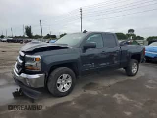 2017 Chevrolet Silverado 1500 LT z VIN 1GCVKREHXHZ391135, wystawiony jako Copart lot #80839045 z przebiegiem 86 743 mil mil oraz Szkoda całkowita • Salvage title. Historia ofert i sprzedaży dostępna na DreamBid. Obrazek 1.