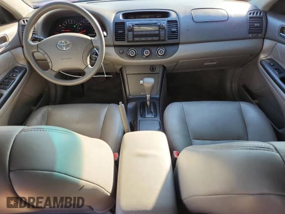 2005 Toyota Camry STD z VIN 4T1BE32K65U026611, wystawiony jako Copart lot #83808545 z przebiegiem 260 770 mil mil oraz Szkoda całkowita • Salvage title. Historia ofert i sprzedaży dostępna na DreamBid. Obrazek 8.