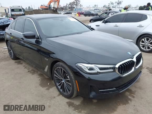 2023 BMW 5 Series 530e с VIN WBA13AG03PCM05556, выставлен на аукционе IAAI как лот 42110818 с пробегом 30 197 миль миль и . История ставок и продаж доступна на DreamBid. Изображение 1.