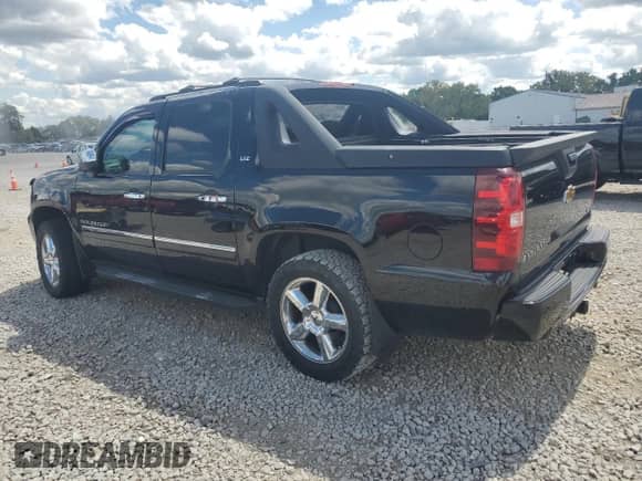 2011 Chevrolet Avalanche LTZ z VIN 3GNTKGE3XBG135334, wystawiony jako Copart lot #70121585 z przebiegiem 103 522 mil mil oraz Szkoda całkowita • Salvage title. Historia ofert i sprzedaży dostępna na DreamBid. Obrazek 2.
