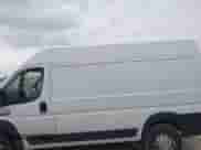 2020 Ram ProMaster Cargo z VIN 3C6TRVBG3LE132005, wystawiony jako IAAI lot #42275486 z przebiegiem 198 565 mil mil oraz . Historia ofert i sprzedaży dostępna na DreamBid. Obrazek 14.