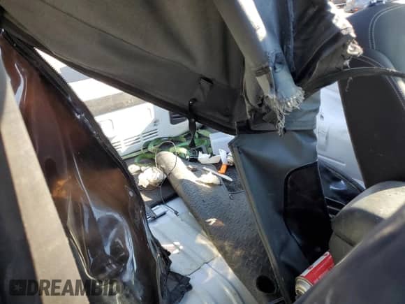 2015 Jeep Wrangler Rubicon z VIN 1C4BJWCG0FL695931, wystawiony jako Copart lot #70685724 z przebiegiem 72 740 mil mil oraz Szkoda całkowita • Salvage title. Historia ofert i sprzedaży dostępna na DreamBid. Obrazek 10.