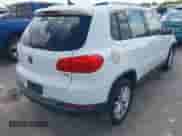 2017 Volkswagen Tiguan Wolfsburg Edition z VIN WVGRV7AX2HK006195, wystawiony jako IAAI lot #42874273 z przebiegiem 135 708 mil mil oraz . Historia ofert i sprzedaży dostępna na DreamBid. Obrazek 4.