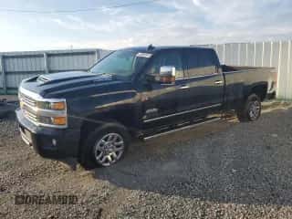 2017 Chevrolet Silverado 3500HD High Country z VIN 1GC4K1EY5HF244977, wystawiony jako Copart lot #69274025 z przebiegiem 131 628 mil mil oraz Czysty tytuł • Clean title. Historia ofert i sprzedaży dostępna na DreamBid. Obrazek 1.
