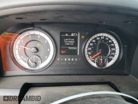 2020 Ram 1500 Tradesman z VIN 3C6RR6KT3LG134192, wystawiony jako Copart lot #47568135 z przebiegiem 76 529 mil mil oraz Szkoda całkowita • Salvage title. Historia ofert i sprzedaży dostępna na DreamBid. Obrazek 9.