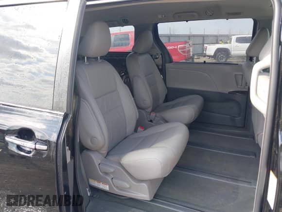 2017 Toyota Sienna XLE with VIN 5TDDZ3DC5HS146786, listed as a IAAI auction lot 41635018 with 64,942 mi miles and . Bid and sale history available at DreamBid. Image 8.