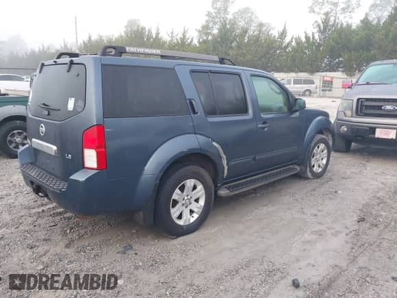 2005 Nissan Pathfinder SE z VIN 5N1AR18U95C726349, wystawiony jako IAAI lot #41842285 z przebiegiem 251 500 mil mil oraz . Historia ofert i sprzedaży dostępna na DreamBid. Obrazek 4.