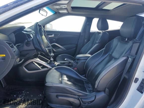 2013 Hyundai Veloster Turbo с VIN KMHTC6AE7DU151283, выставлен на аукционе Copart как лот 48415415 с пробегом Не указан миль и На запчасти • Non repairable. История ставок и продаж доступна на DreamBid. Изображение 7.