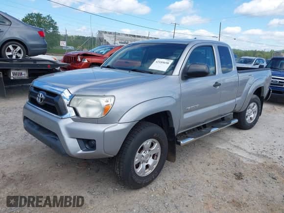 2015 Toyota Tacoma PreRunner z VIN 5TFTX4GN6FX050905, wystawiony jako IAAI lot #42189698 z przebiegiem 115 728 mil mil oraz . Historia ofert i sprzedaży dostępna na DreamBid. Obrazek 2.