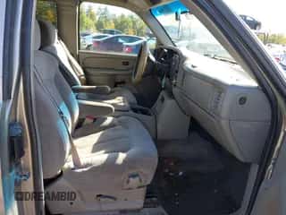 2000 Chevrolet Silverado 1500 LS z VIN 2GCEC19T7Y1307861, wystawiony jako IAAI lot #43330184 z przebiegiem 268 917 mil mil oraz . Historia ofert i sprzedaży dostępna na DreamBid. Obrazek 5.