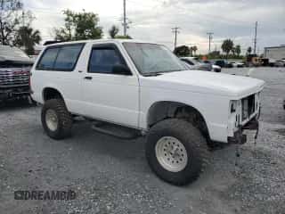 1991 Chevrolet Blazer z VIN 1GNCT18Z5M8105497, wystawiony jako Copart lot #65277335 z przebiegiem 156 219 mil mil oraz Szkoda całkowita • Salvage title. Historia ofert i sprzedaży dostępna na DreamBid. Obrazek 4.