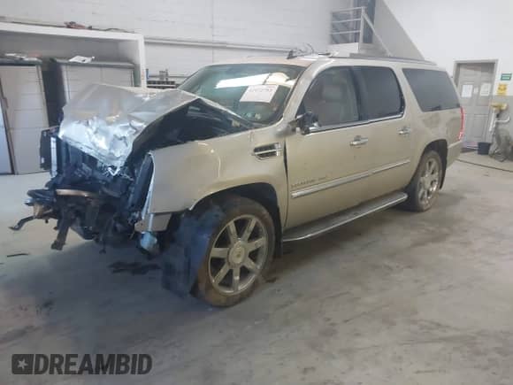 2013 Cadillac Escalade ESV Luxury с VIN 1GYS4HEF9DR227157, выставлен на аукционе IAAI как лот 41972793 с пробегом 114 314 миль миль и . История ставок и продаж доступна на DreamBid. Изображение 2.