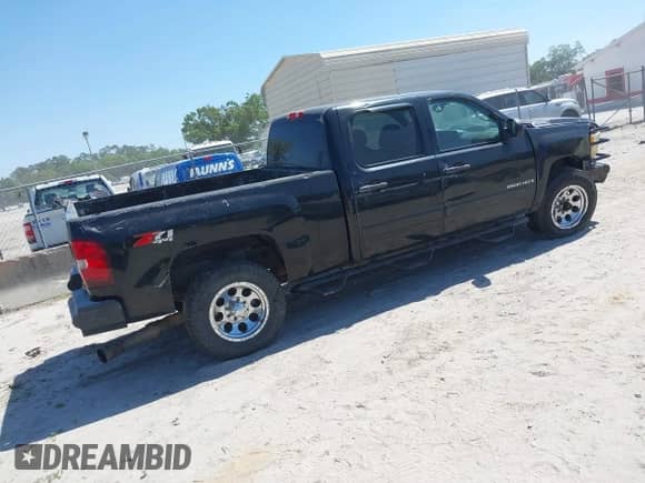 2007 Chevrolet Silverado 2500HD 1LT with VIN 1GCHK23607F538603, listed as a IAAI auction lot 41788608 with 421,491 mi miles and . Bid and sale history available at DreamBid. Image 4.