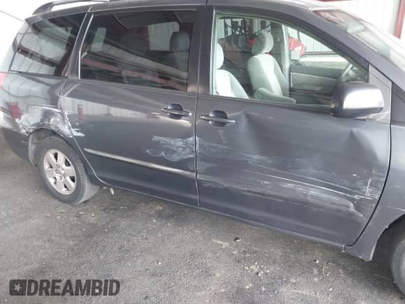 2008 Toyota Sienna LE z VIN 5TDZK23C08S146054, wystawiony jako IAAI lot #43534977 z przebiegiem 125 602 mil mil oraz . Historia ofert i sprzedaży dostępna na DreamBid. Obrazek 6.