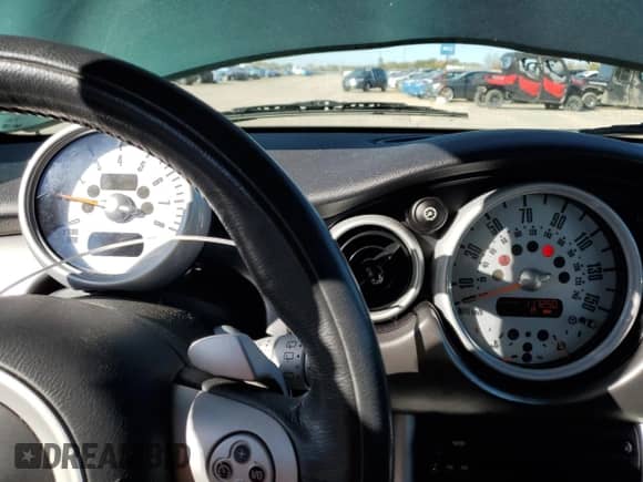 2006 MINI Hardtop S with VIN WMWRE33566TJ36364, listed as a Copart auction lot 89476895 with 117,250 mi miles and Clean title. Bid and sale history available at DreamBid. Image 9.