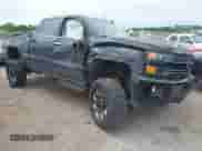 2018 Chevrolet Silverado 2500HD LTZ z VIN 1GC1KWEY1JF196965, wystawiony jako IAAI lot #42261887 z przebiegiem 46 460 mil mil oraz . Historia ofert i sprzedaży dostępna na DreamBid. Obrazek 1.