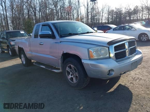 2007 Dodge Dakota SLT with VIN 1D7HW42K47S118502, listed as a IAAI auction lot 41940112 with 131,292 mi miles and . Bid and sale history available at DreamBid. Image 1.