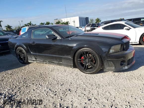 2005 Ford Mustang GT Deluxe с VIN 1ZVFT82H555124016, выставлен на аукционе Copart как лот 90660955 с пробегом 62 106 миль миль и Чистый • Clean title. История ставок и продаж доступна на DreamBid. Изображение 4.