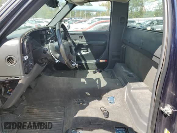 2005 Chevrolet Silverado 1500 LS с VIN 1GCEC14V35Z140989, выставлен на аукционе Copart как лот 73601774 с пробегом 236 233 миль миль и Списание • Salvage title. История ставок и продаж доступна на DreamBid. Изображение 7.