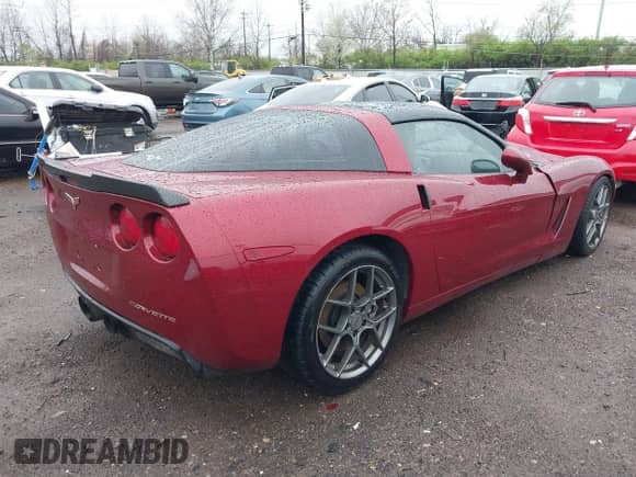 2006 Chevrolet Corvette z VIN 1G1YY26U065107054, wystawiony jako IAAI lot #41951460 z przebiegiem 60 596 mil mil oraz . Historia ofert i sprzedaży dostępna na DreamBid. Obrazek 4.