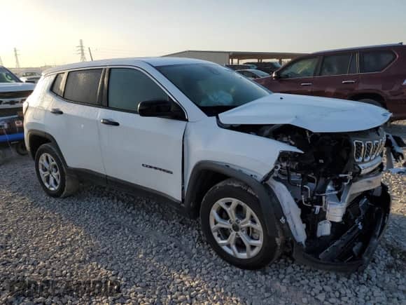 2025 Jeep Compass Sport z VIN 3C4NJDAN9ST516030, wystawiony jako Copart lot #52292005 z przebiegiem 2 094 mil mil oraz Szkoda całkowita • Salvage title. Historia ofert i sprzedaży dostępna na DreamBid. Obrazek 4.