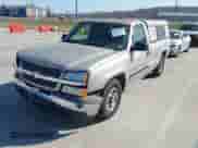 2004 Chevrolet Silverado 1500 Work Truck z VIN 1GCEC14X64Z332584, wystawiony jako IAAI lot #41802624 z przebiegiem 165 172 mil mil oraz . Historia ofert i sprzedaży dostępna na DreamBid. Obrazek 2.